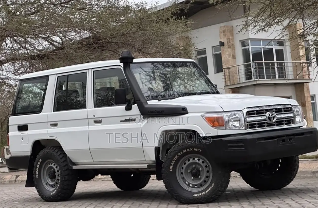 Toyota Land Cruiser 2016 White