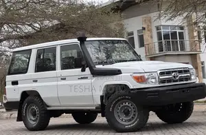 Toyota Land Cruiser 2016 White