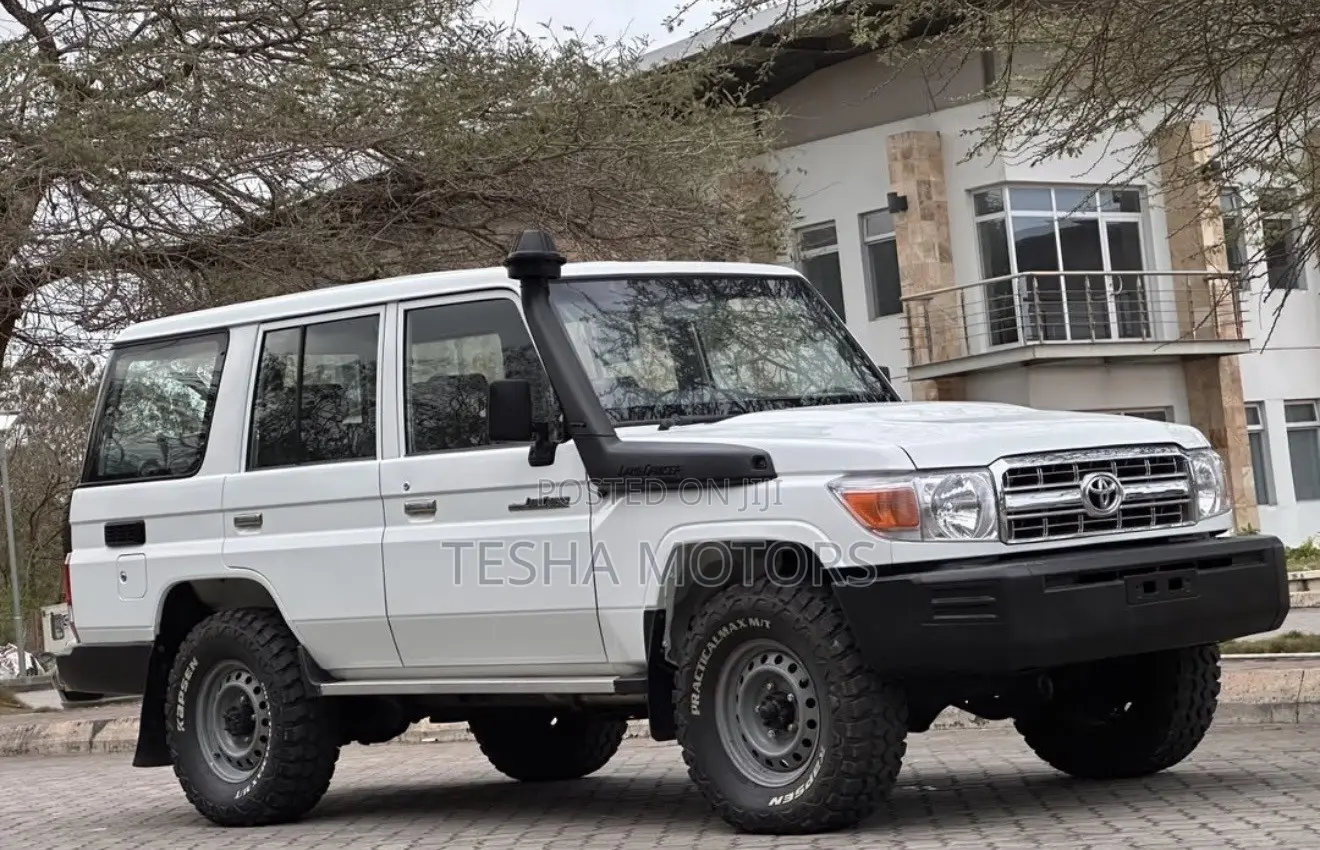 Toyota Land Cruiser 2016 White