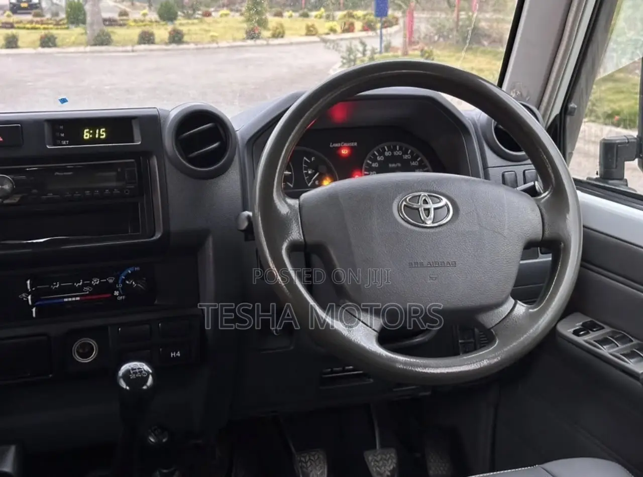 Toyota Land Cruiser 2016 White
