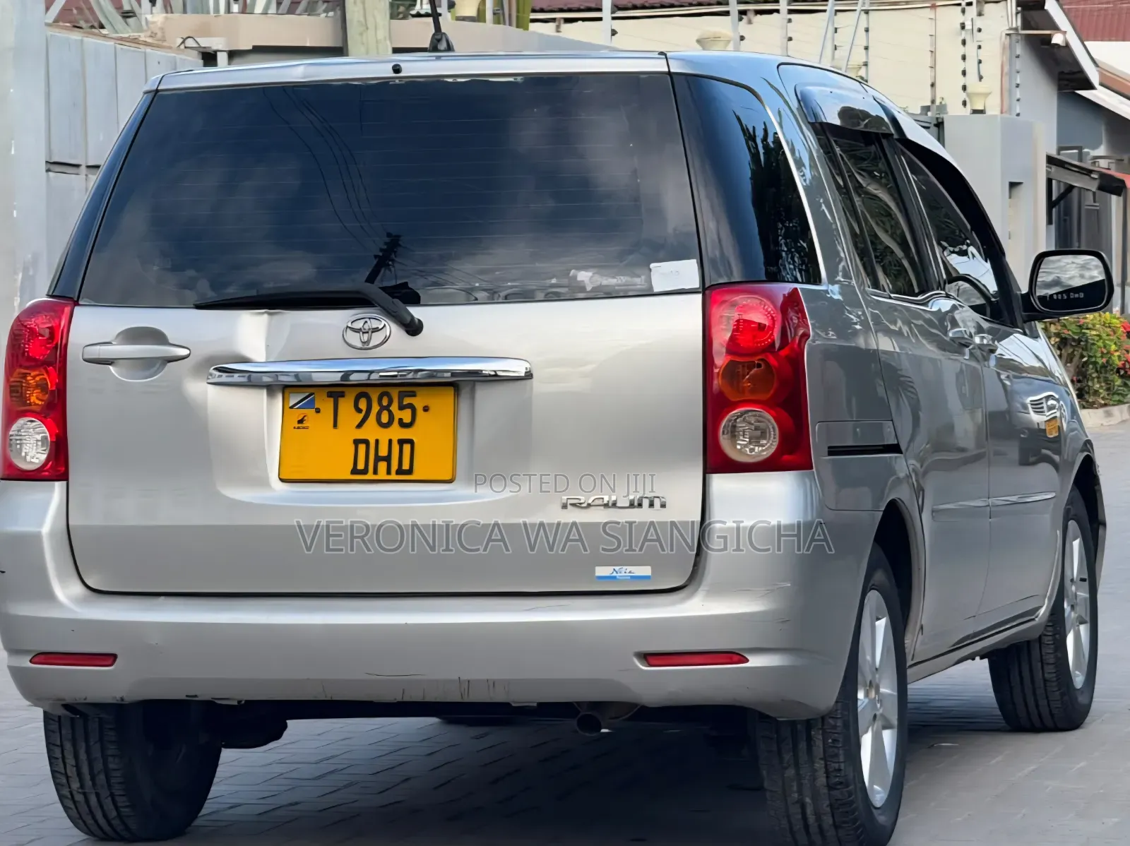 Toyota Raum 2004
