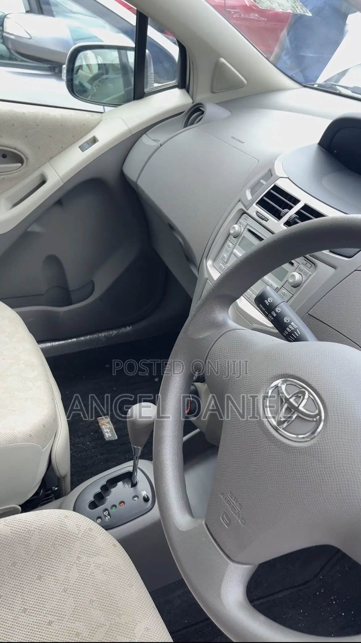 Toyota Vitz 1.0 FWD 3dr 2009 Gray