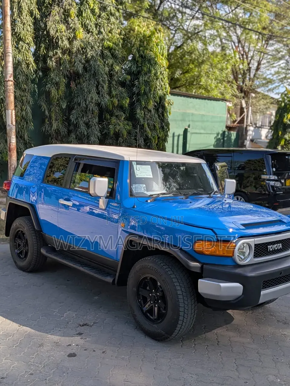 Toyota FJ Cruiser 4x4 Automatic 2011 Blue