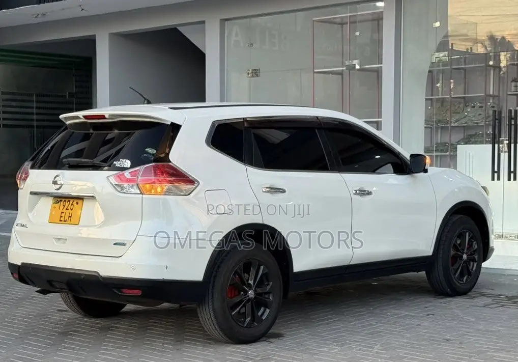 Nissan X-Trail 2.0 Petrol FWD 2014 White