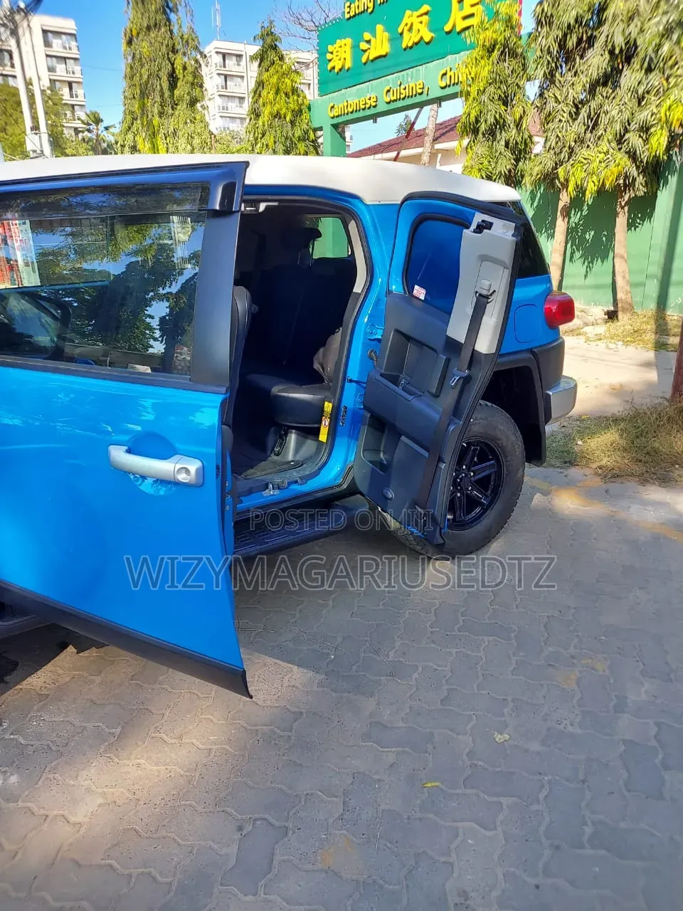Toyota FJ Cruiser 4x4 Automatic 2011 Blue