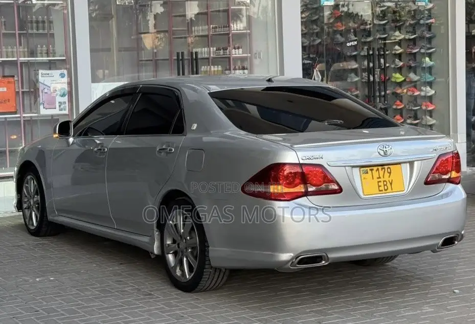 Toyota Crown 2009 Silver