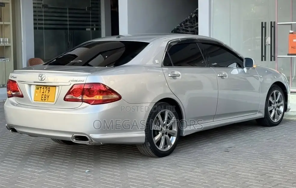 Toyota Crown 2009 Silver