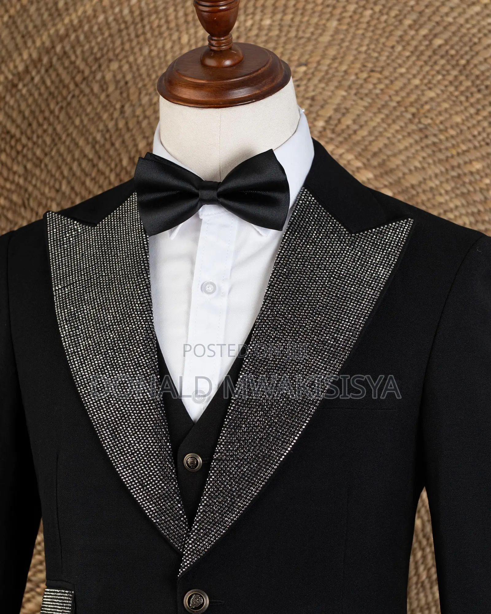 Black Stoned Lapel Tuxedo - Joselino