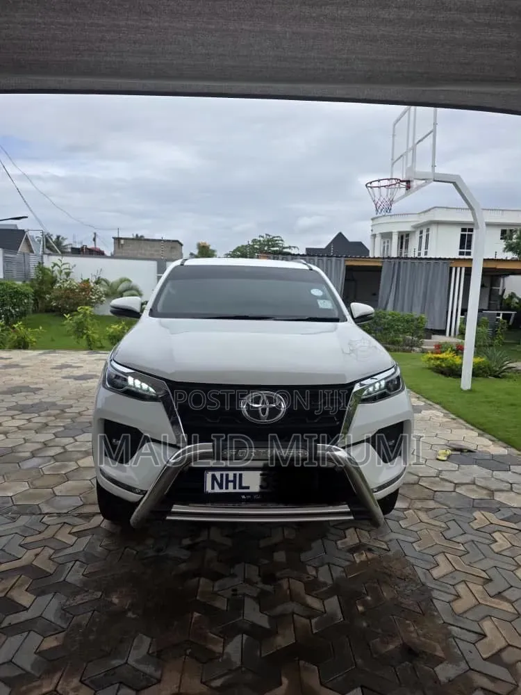 Toyota Fortuner 2024 White