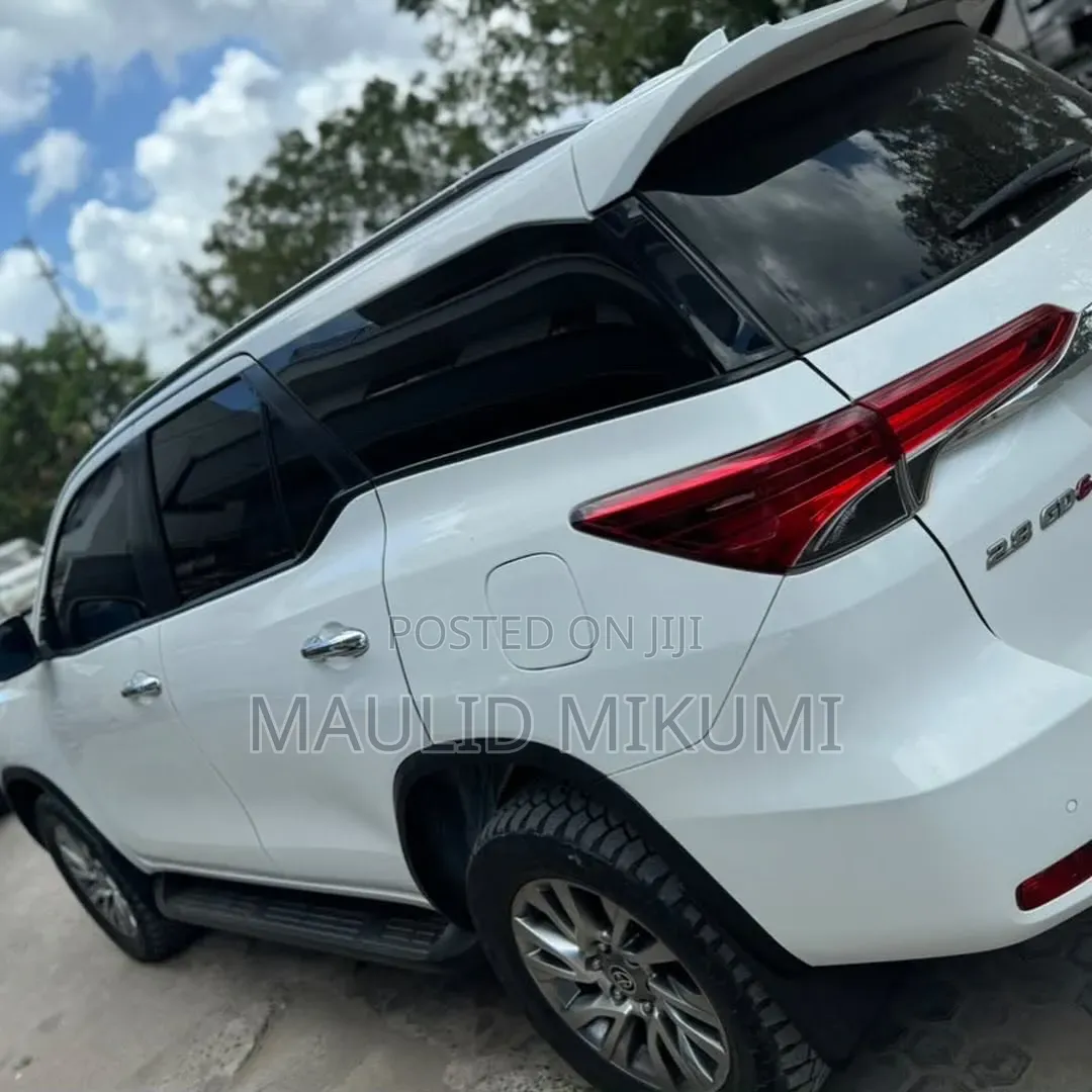 Toyota Fortuner 2024 White