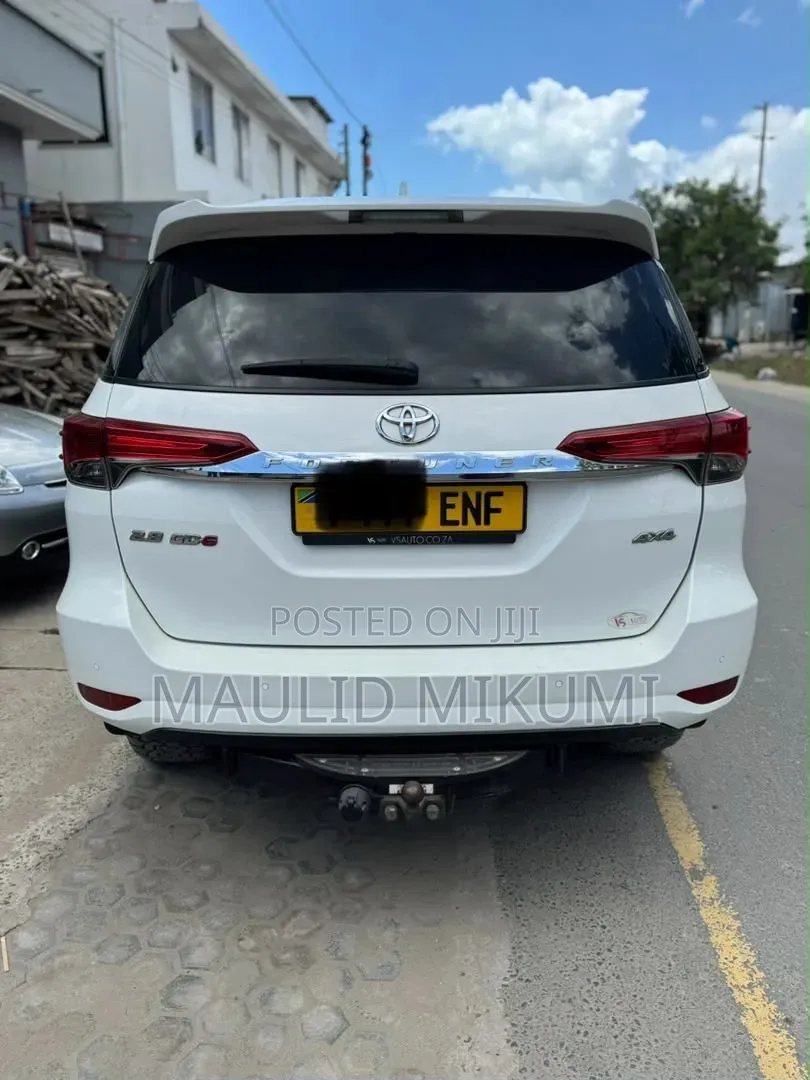 Toyota Fortuner 2024 White