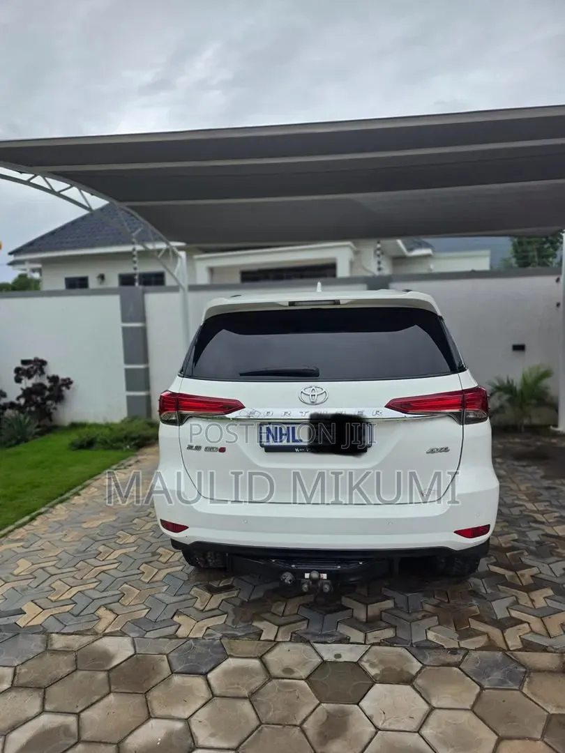 Toyota Fortuner 2024 White