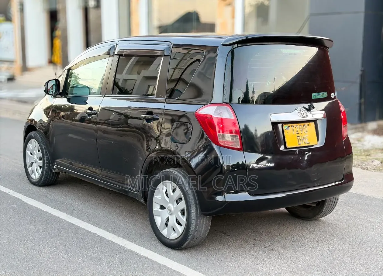 Toyota Ractis 1.5 AWD 2006 Black