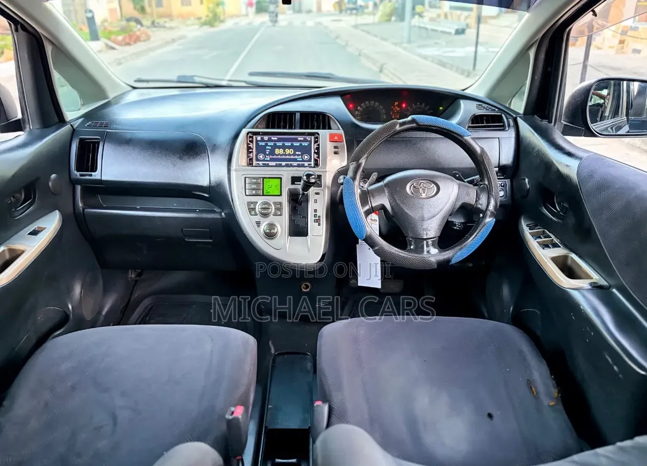 Toyota Ractis 1.5 AWD 2006 Black