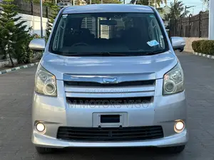 Toyota Noah 2008 Silver
