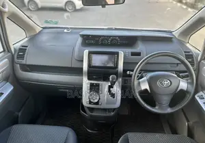 Toyota Noah 2.0 143hp FWD (7 Seater) 2008 Silver