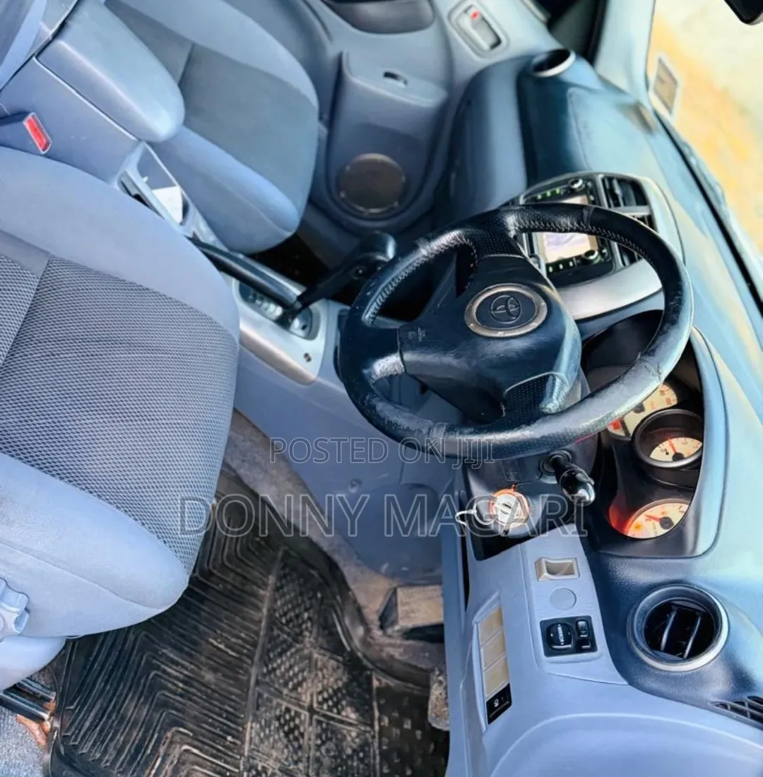 Toyota RAV4 Automatic 2000 Silver