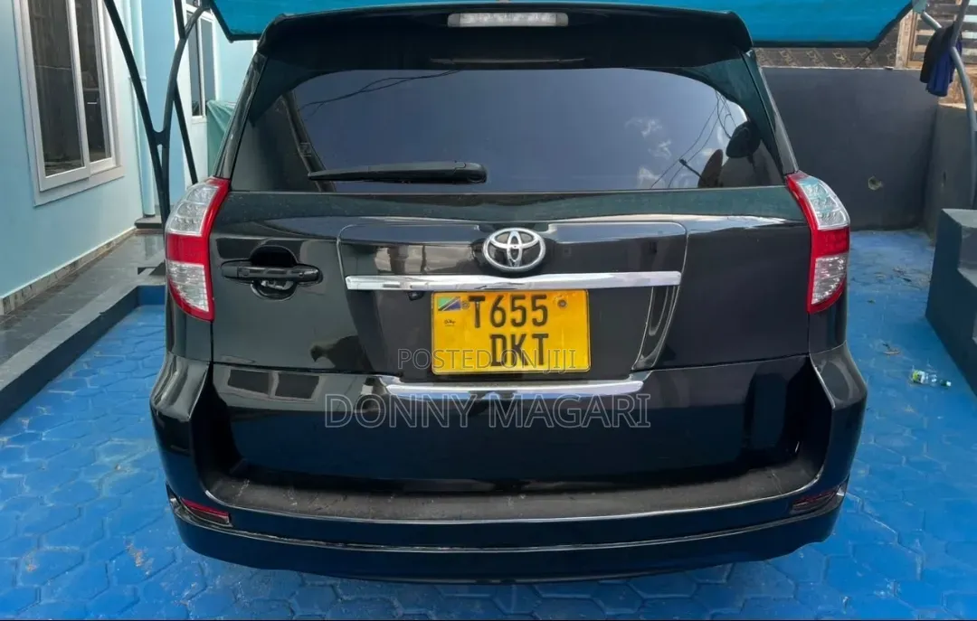 Toyota Vanguard 2011 Black