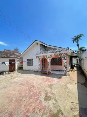 Kiwanja Kinauzwa Mbezi Beach Kwa Zena