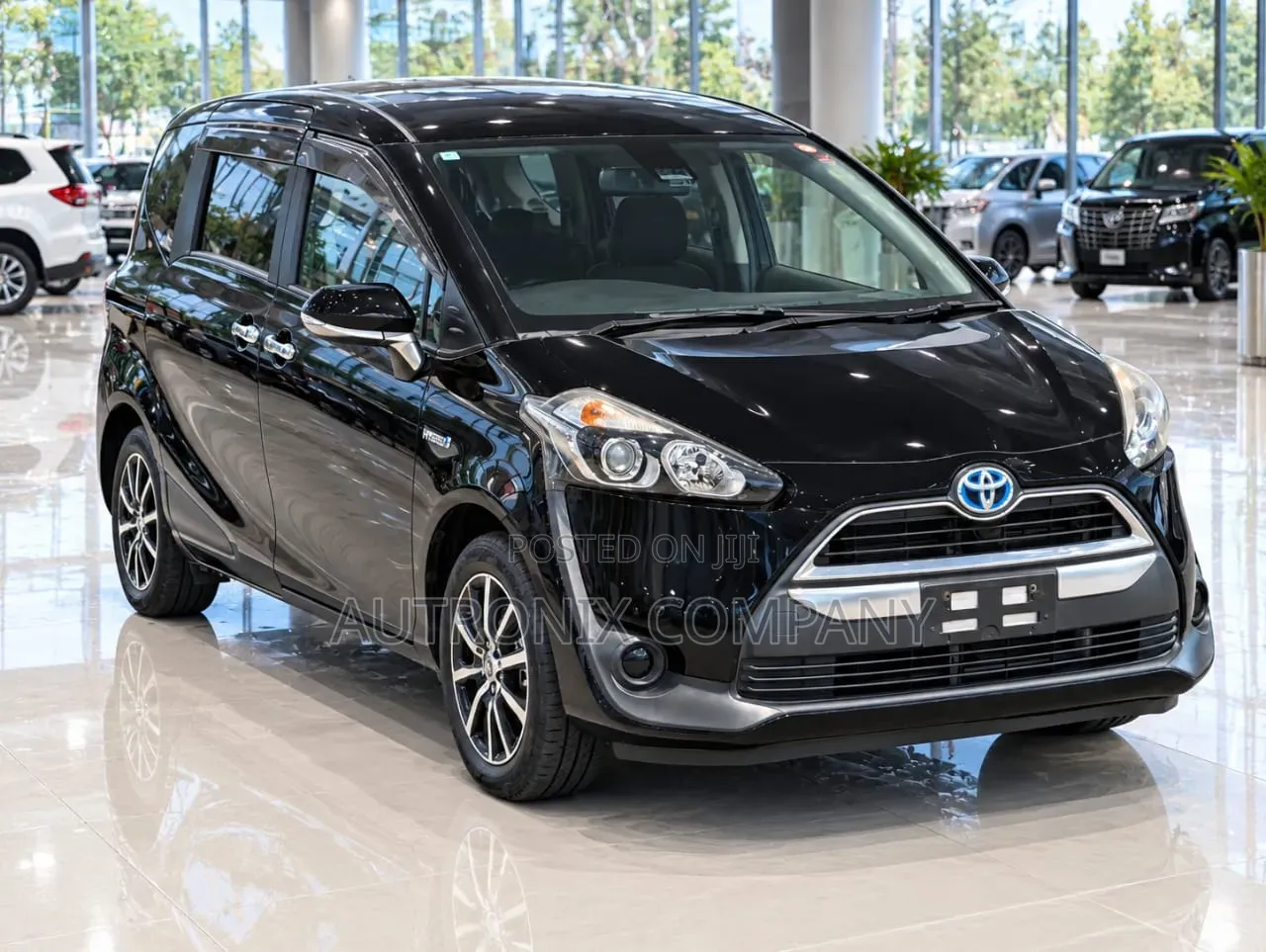 Toyota Sienta 1.5 Hybrid FWD 2016 Black
