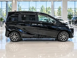 Toyota Sienta 1.5 Hybrid FWD 2016 Black