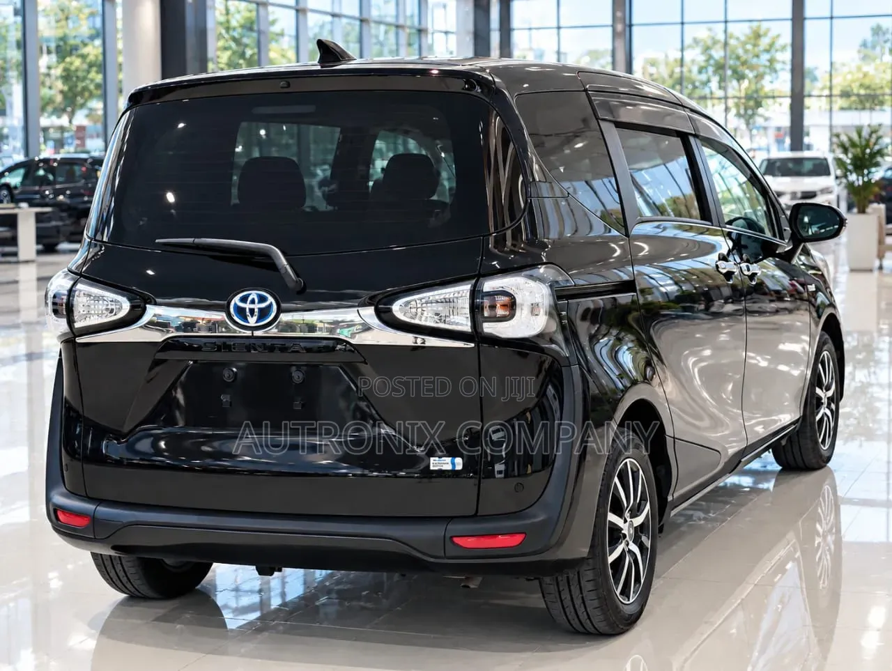 Toyota Sienta 1.5 Hybrid FWD 2016 Black