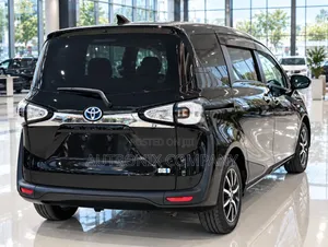 Toyota Sienta 1.5 Hybrid FWD 2016 Black
