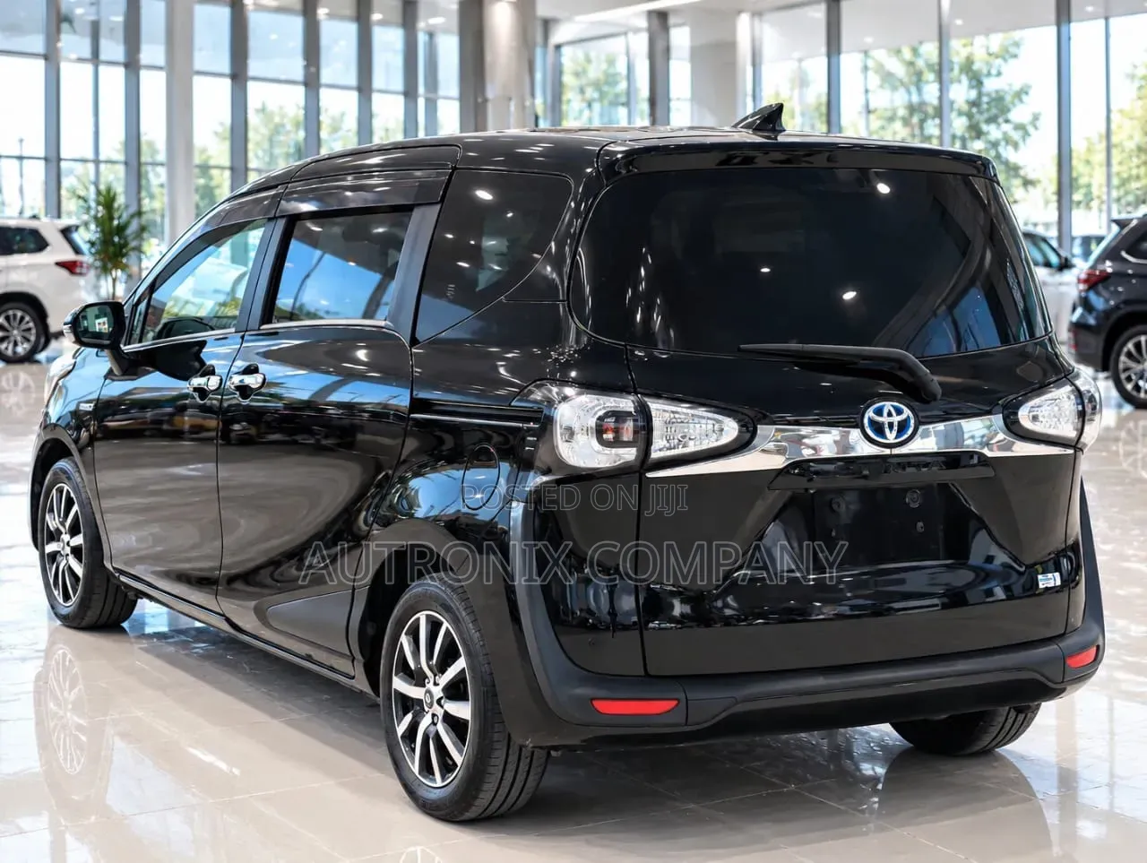 Toyota Sienta 1.5 Hybrid FWD 2016 Black