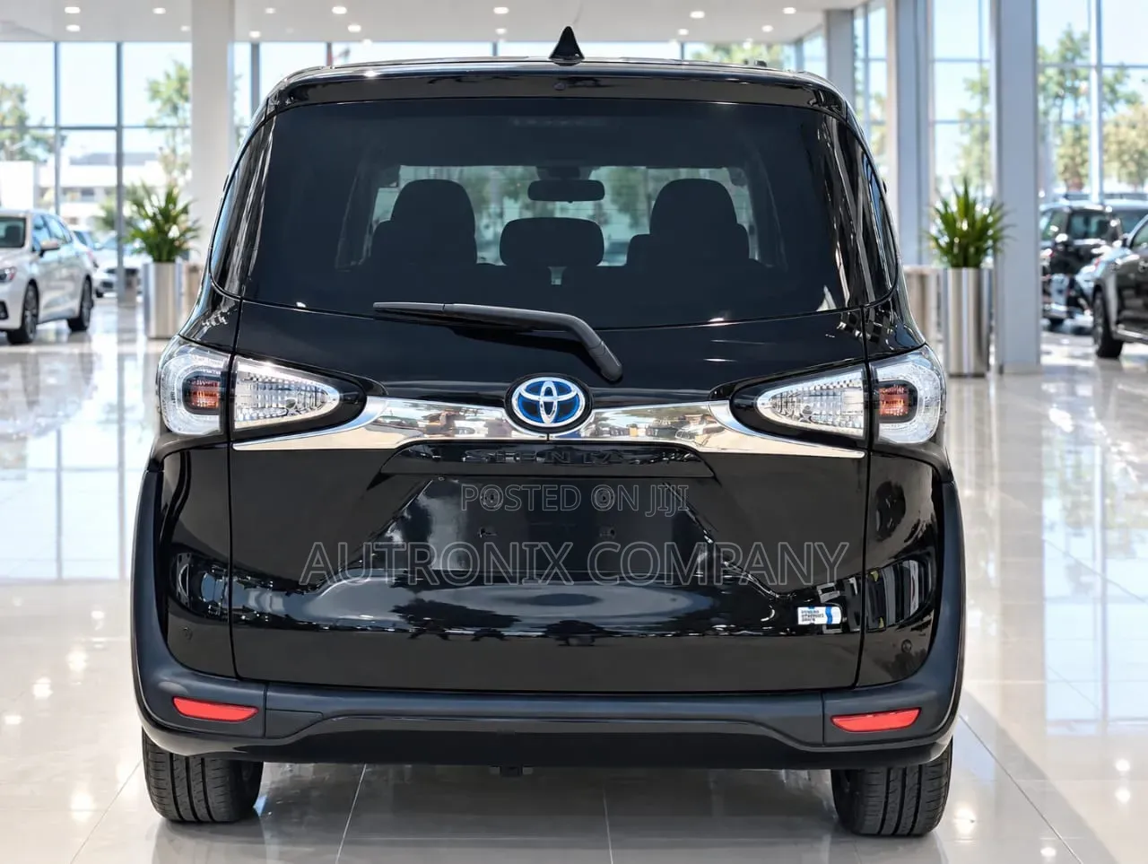 Toyota Sienta 1.5 Hybrid FWD 2016 Black