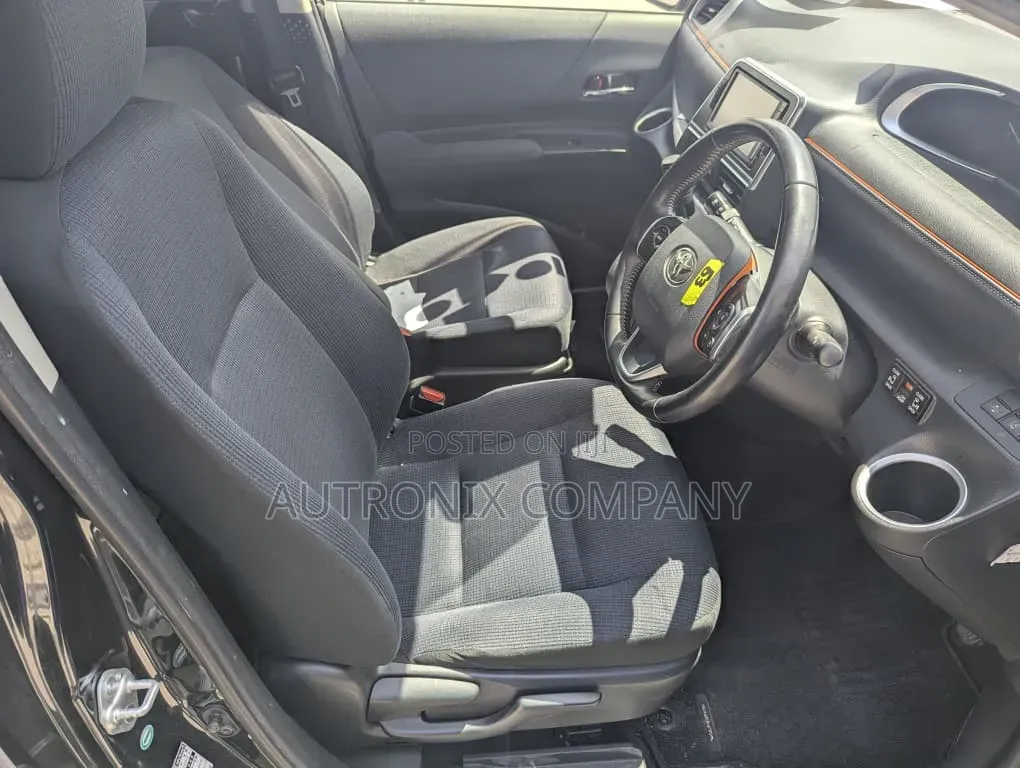 Toyota Sienta 1.5 Hybrid FWD 2016 Black