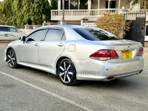 Toyota Crown 2010 Silver