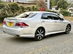 Toyota Crown 2010 Silver