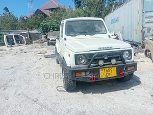Suzuki Samurai Long 1999 White