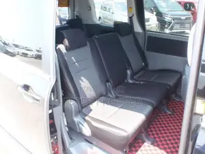 Toyota Noah 2.0 143hp AWD (8 Seater) 2008 White