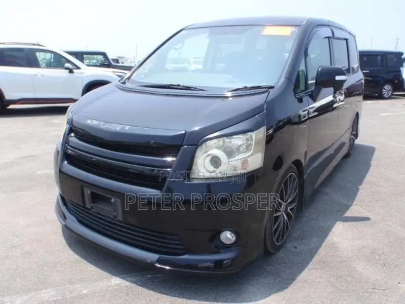 Toyota Noah 2.0 143hp AWD (8 Seater) 2008 White