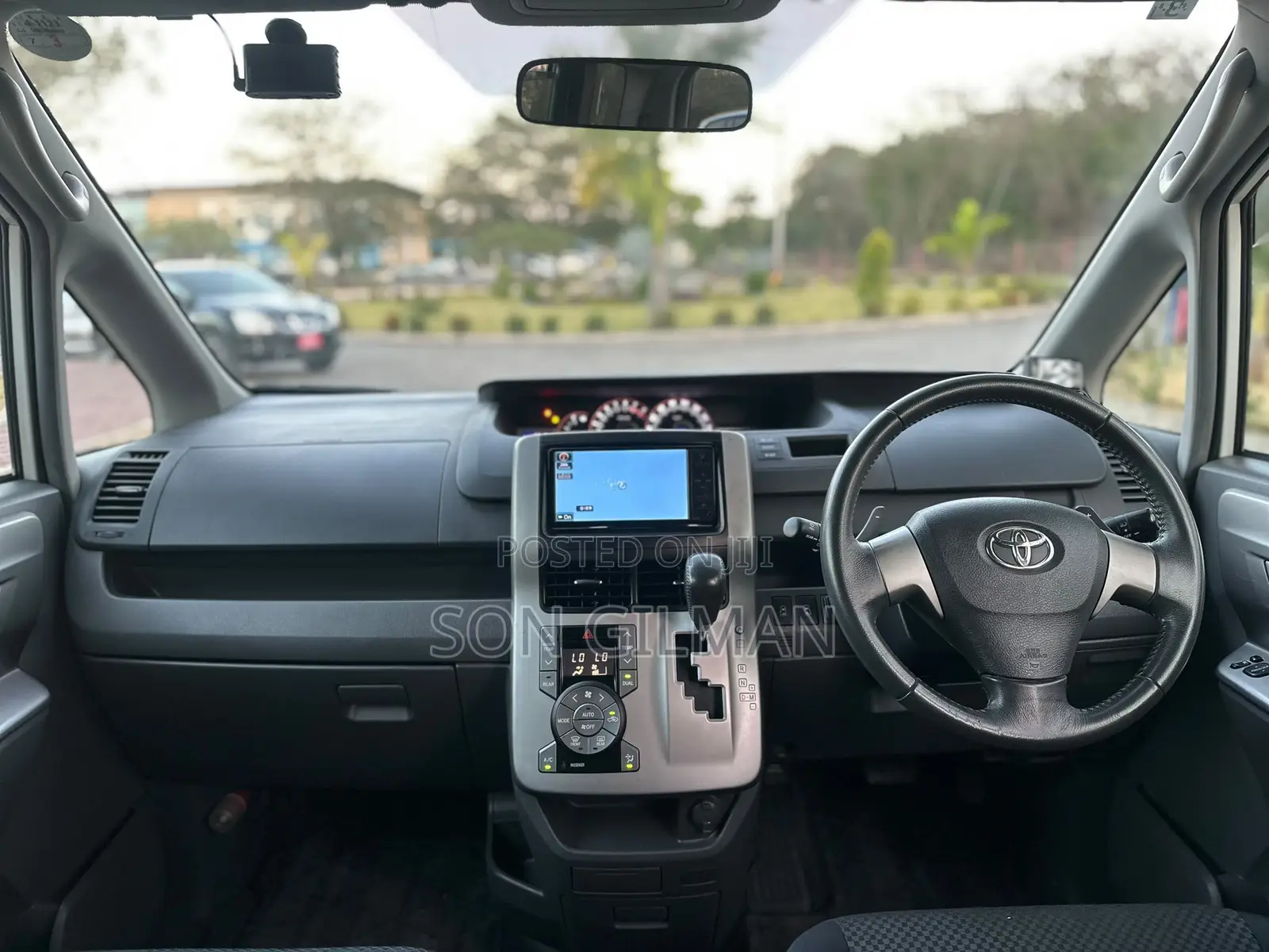 Toyota Noah 2010 White