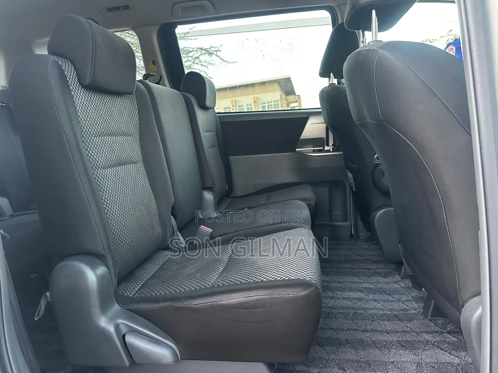 Toyota Noah 2010 White