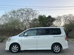 Toyota Noah 2010 White
