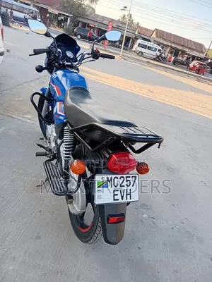 TVS HLX 125 2025 Blue