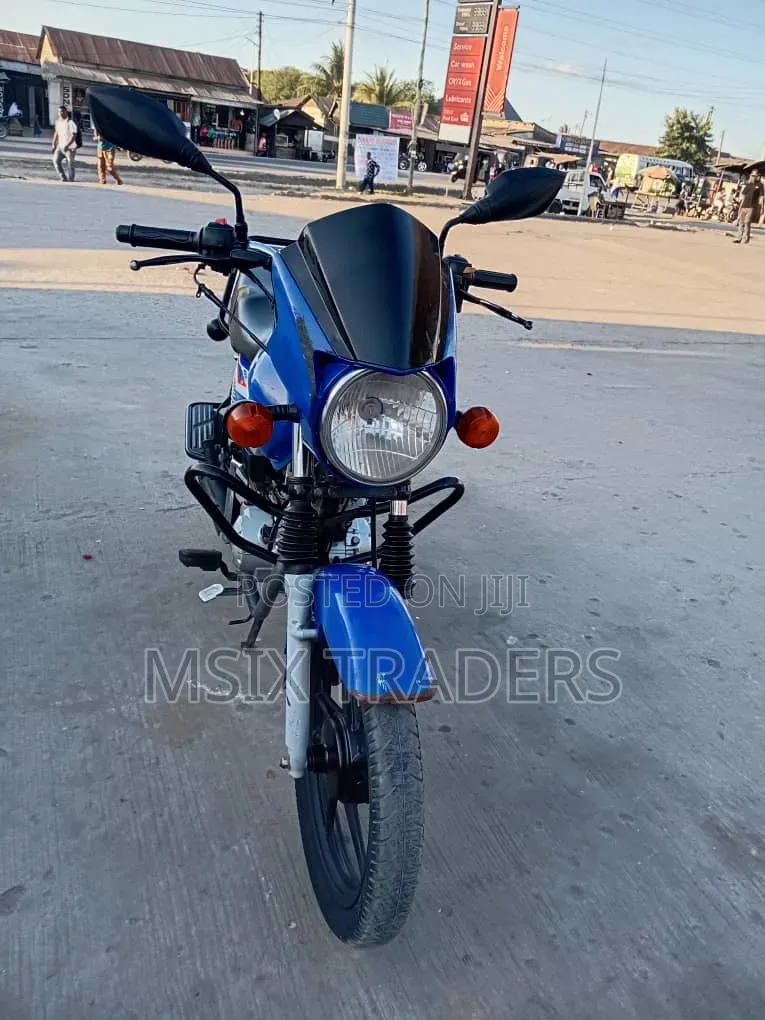 TVS HLX 125 2025 Blue