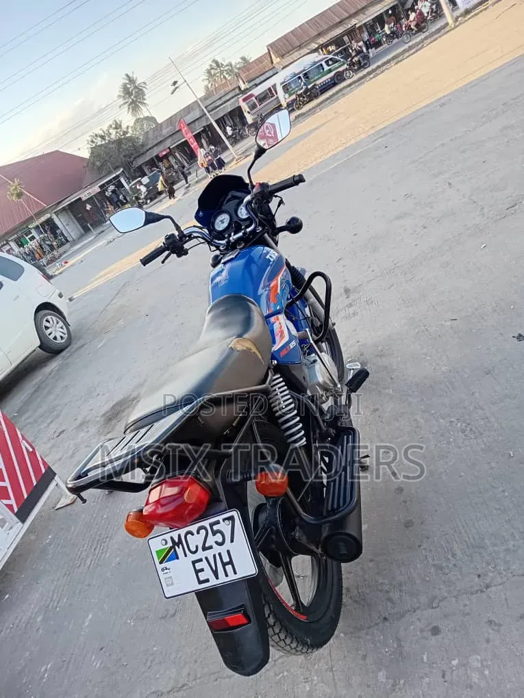 TVS HLX 125 2025 Blue