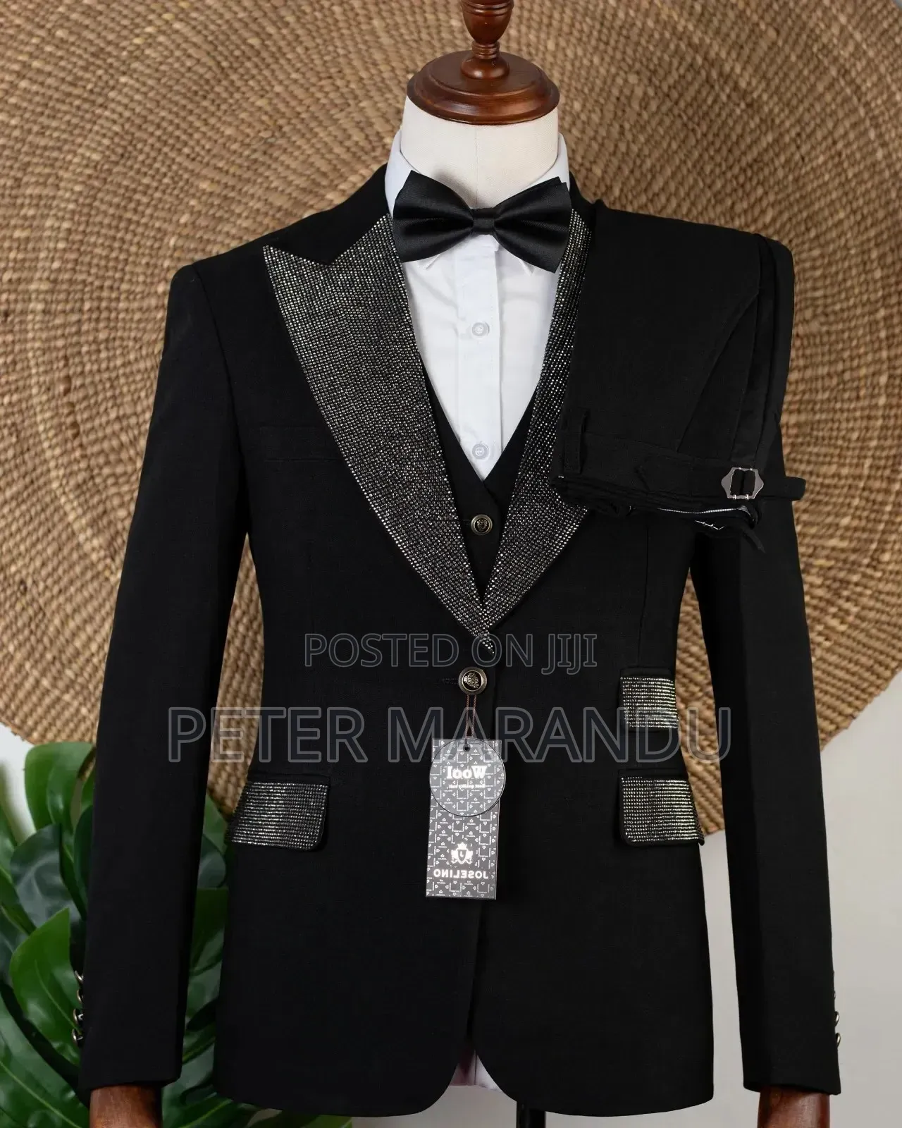 Nyeusi Ya Kifalme Yenye Nakshi Za Kumeremeta (Black Luxury Tuxedo)