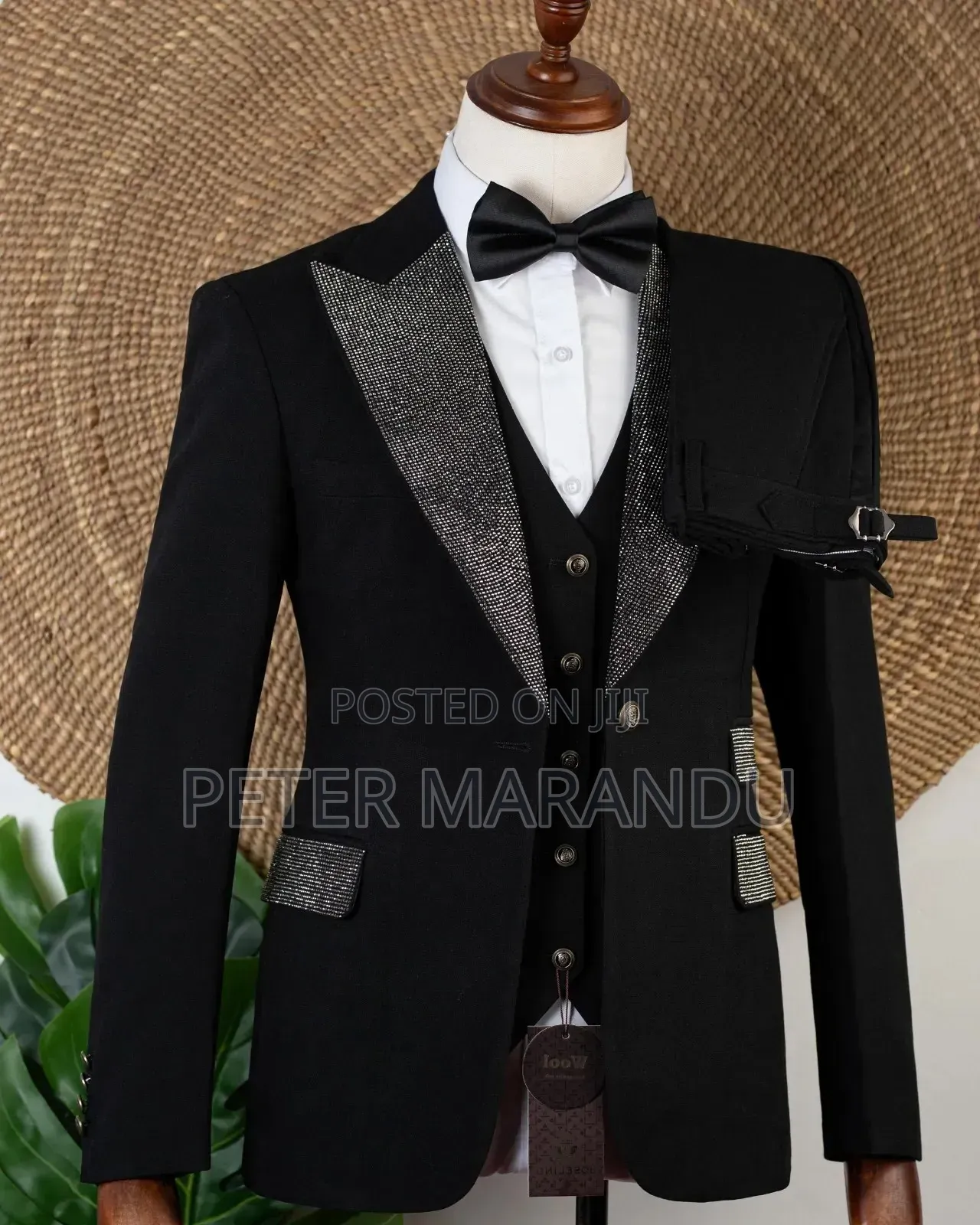 Nyeusi Ya Kifalme Yenye Nakshi Za Kumeremeta (Black Luxury Tuxedo)