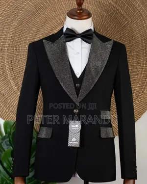 Nyeusi Ya Kifalme Yenye Nakshi Za Kumeremeta (Black Luxury Tuxedo)