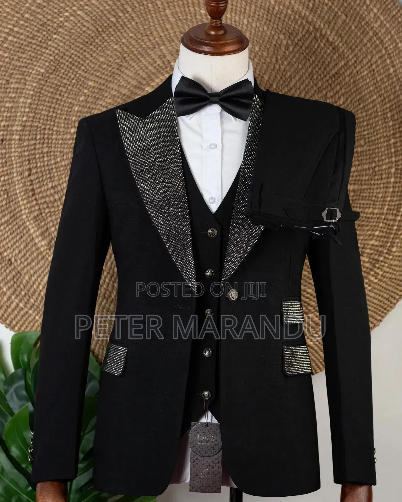 Nyeusi Ya Kifalme Yenye Nakshi Za Kumeremeta (Black Luxury Tuxedo)