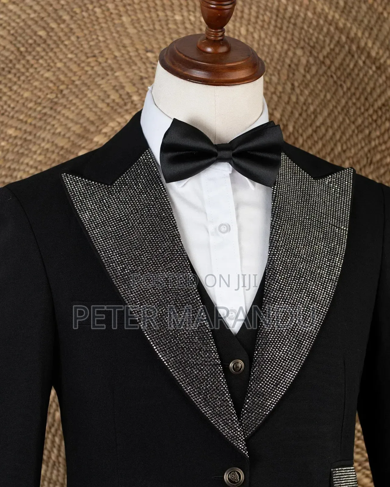 Nyeusi Ya Kifalme Yenye Nakshi Za Kumeremeta (Black Luxury Tuxedo)