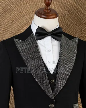 Nyeusi Ya Kifalme Yenye Nakshi Za Kumeremeta (Black Luxury Tuxedo)