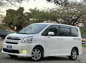 Toyota Noah 2010 White