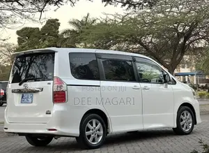 Toyota Noah 2010 White