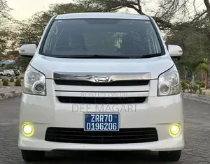 Toyota Noah 2010 White